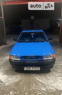 Седан Ford Escort 1998 в Мукачевому