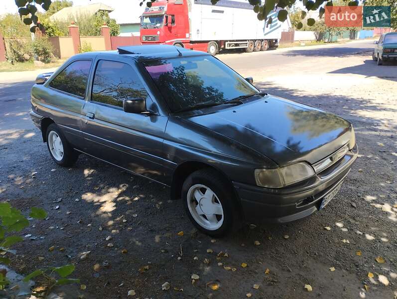 Хэтчбек Ford Escort 1992 в Бершади