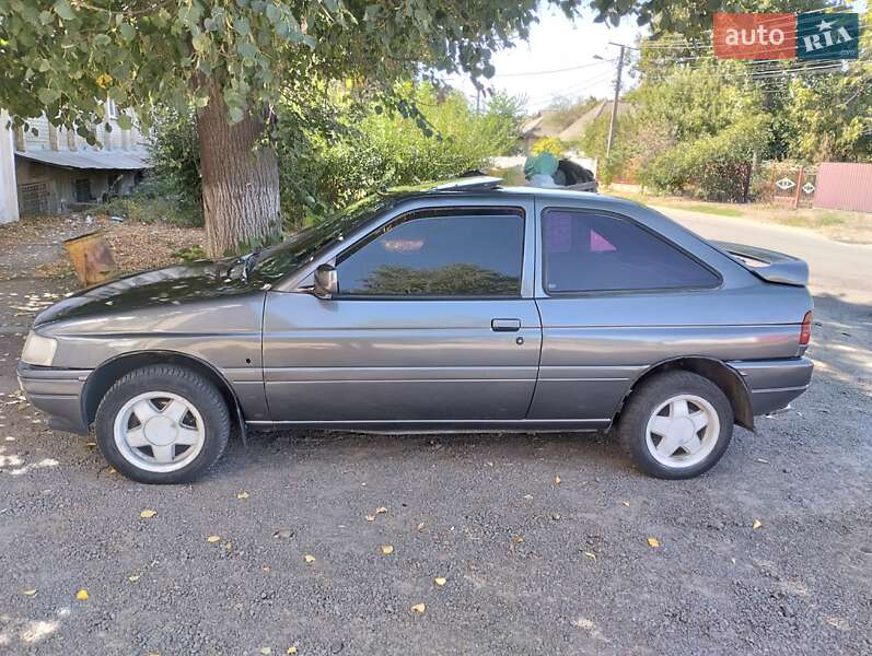 Хэтчбек Ford Escort 1992 в Бершади