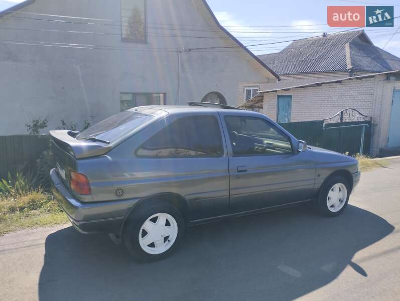 Хэтчбек Ford Escort 1992 в Бершади
