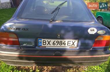 Хетчбек Ford Escort 1990 в Полонному