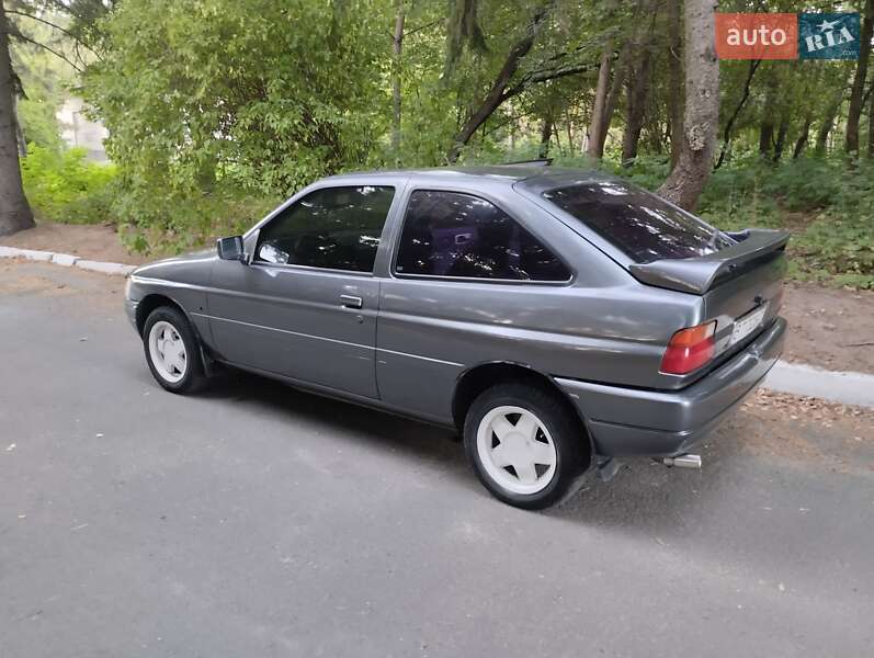 Хэтчбек Ford Escort 1992 в Бершади