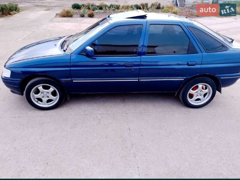 Хетчбек Ford Escort 1994 в Компаніївці