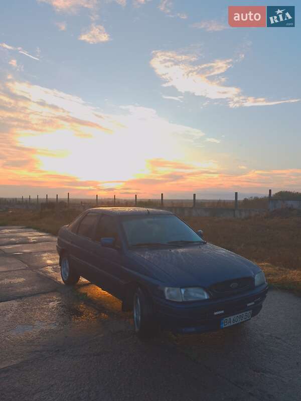 Хетчбек Ford Escort 1994 в Компаніївці