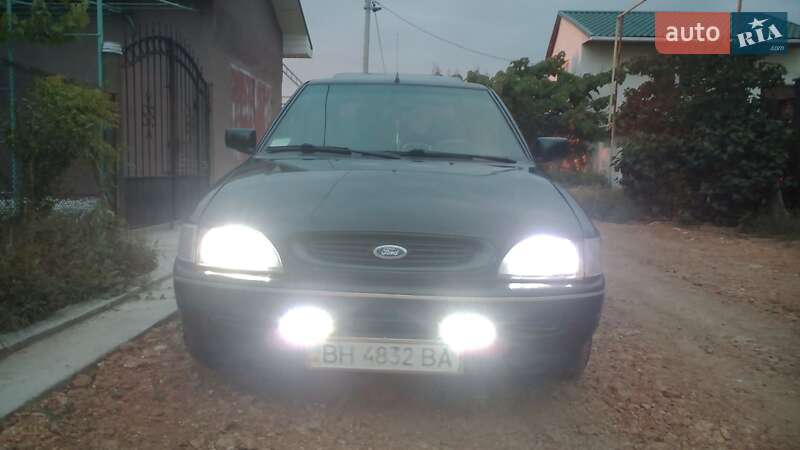 Хэтчбек Ford Escort 1993 в Одессе