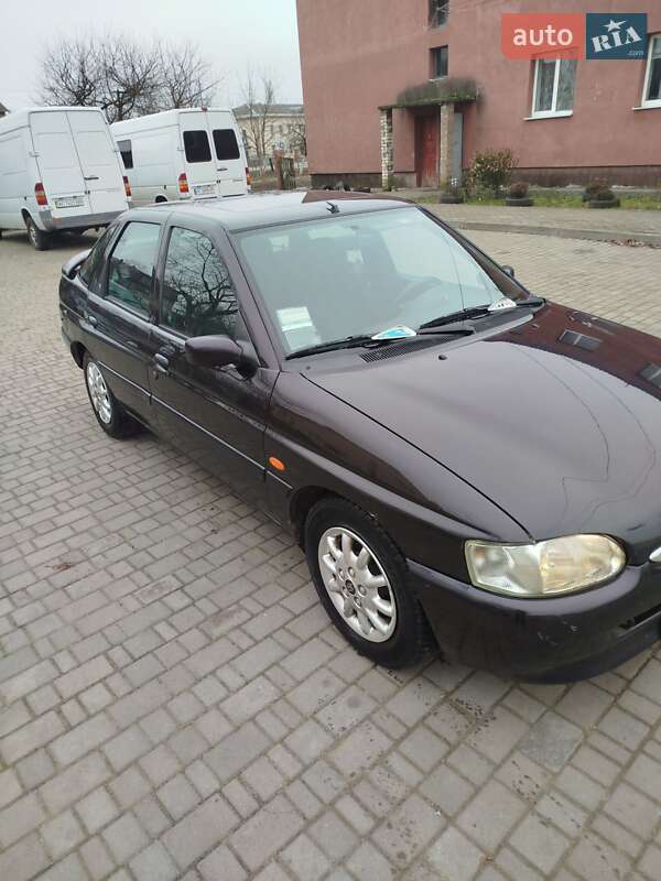 Хэтчбек Ford Escort 1995 в Луцке