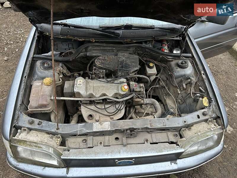 Хэтчбек Ford Escort 1991 в Хусте