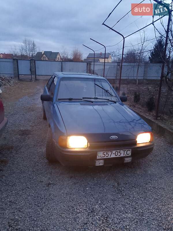 Хэтчбек Ford Escort 1989 в Львове