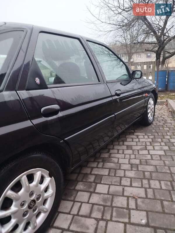 Хэтчбек Ford Escort 1995 в Луцке