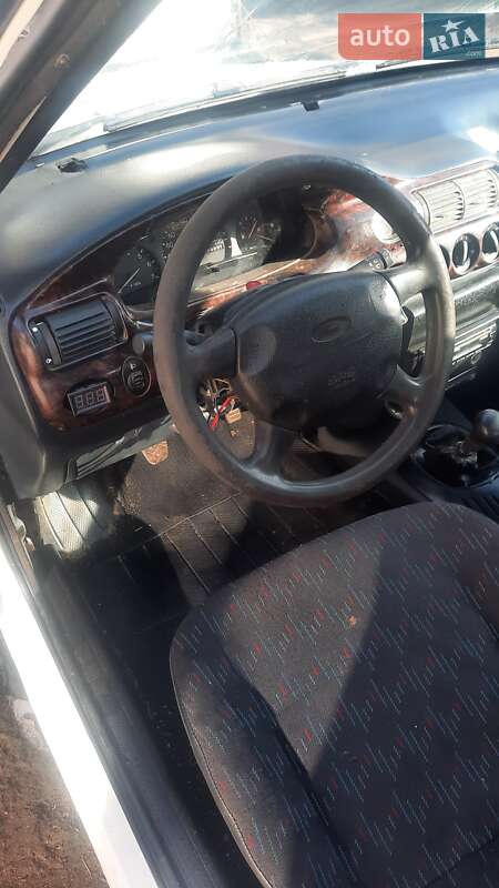 Универсал Ford Escort 1999 в Березному