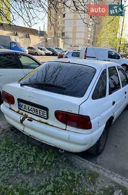 Хэтчбек Ford Escort 2000 в 