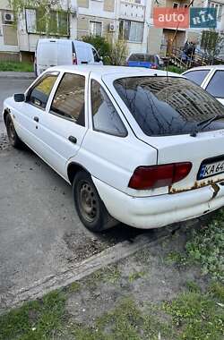 Хэтчбек Ford Escort 2000 в 