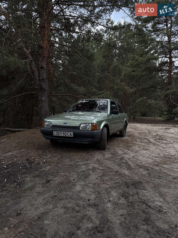 Хетчбек Ford Escort 1986 в 