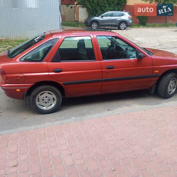 Хетчбек Ford Escort 1995 в 