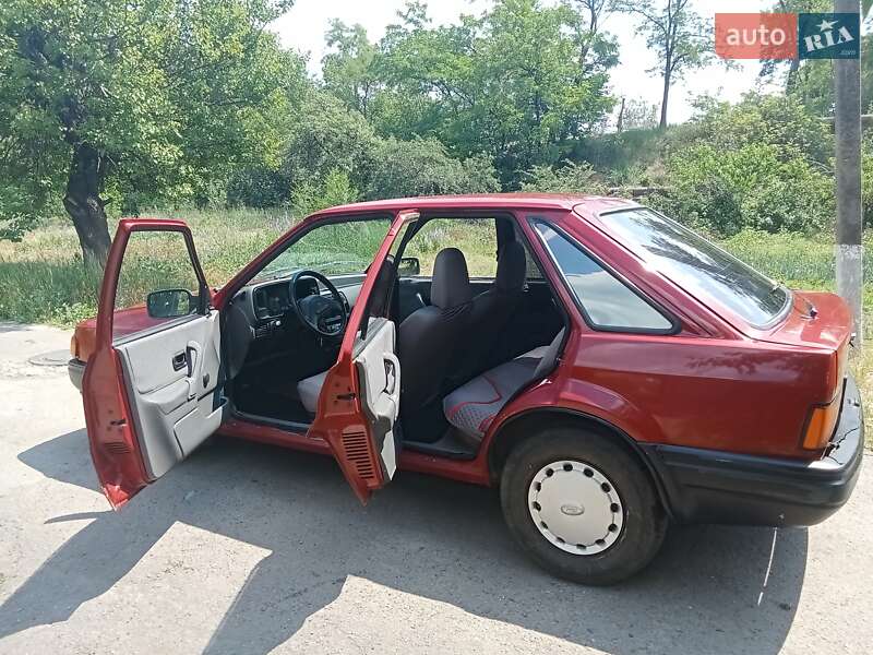Хэтчбек Ford Escort 1986 в Кривом Роге фото 5 Хэтчбек Ford Escort 1986 в Кривом Роге