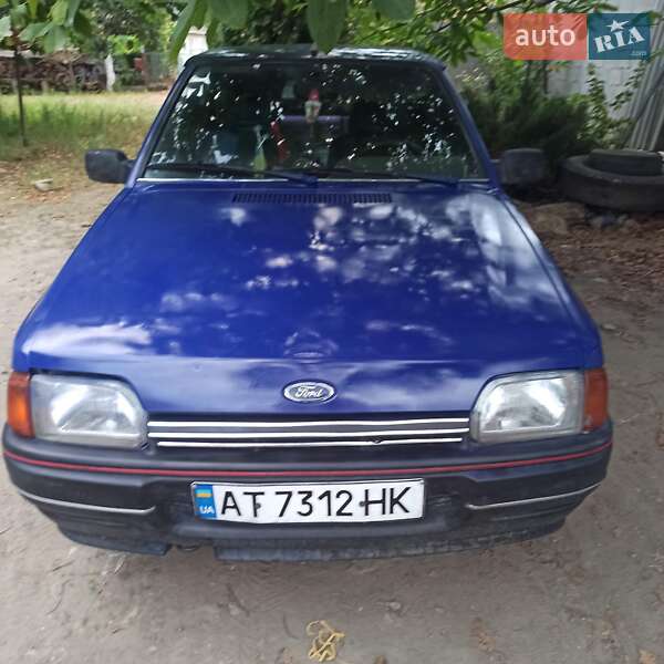 Хэтчбек Ford Escort 1987 в Перегинском