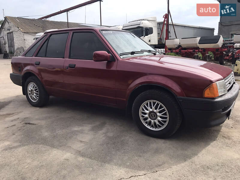 Хетчбек Ford Escort 1985 в Козелеці