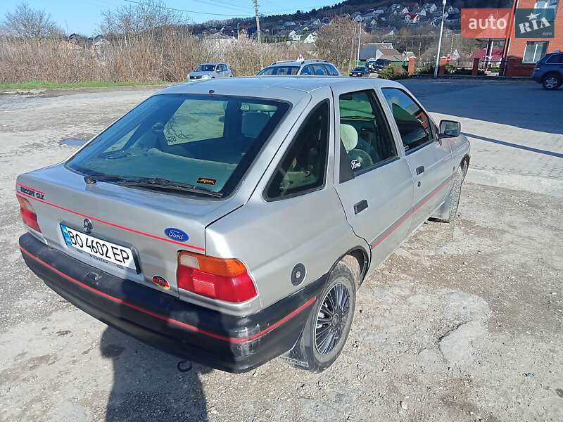 Лифтбек Ford Escort 1990 в Кременце