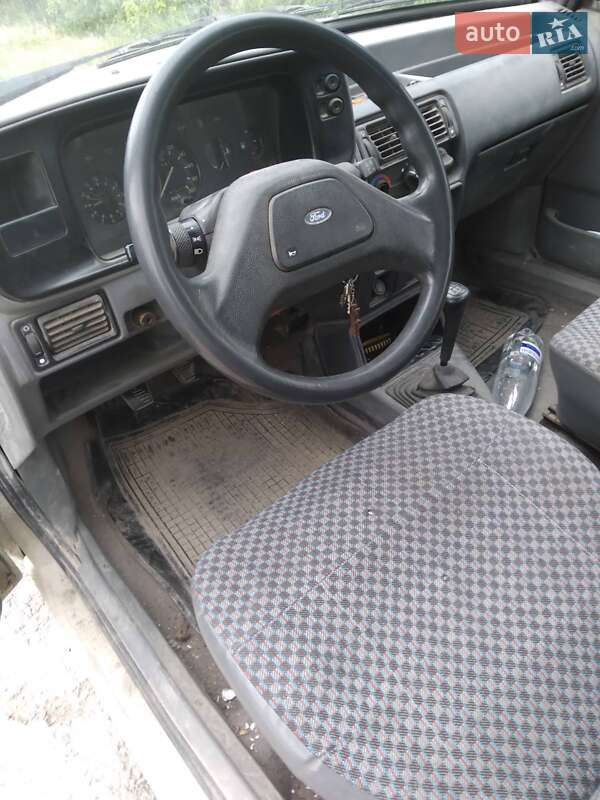 Хэтчбек Ford Escort 1988 в Каменец-Подольском