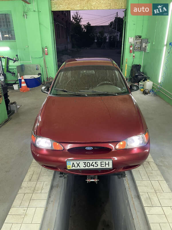 Седан Ford Escort 1996 в Краснокутске
