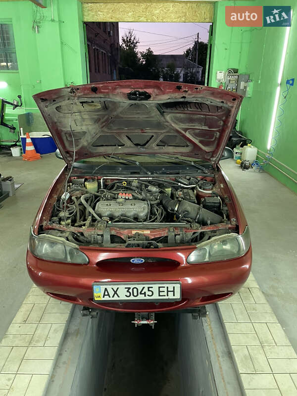 Седан Ford Escort 1996 в Краснокутске