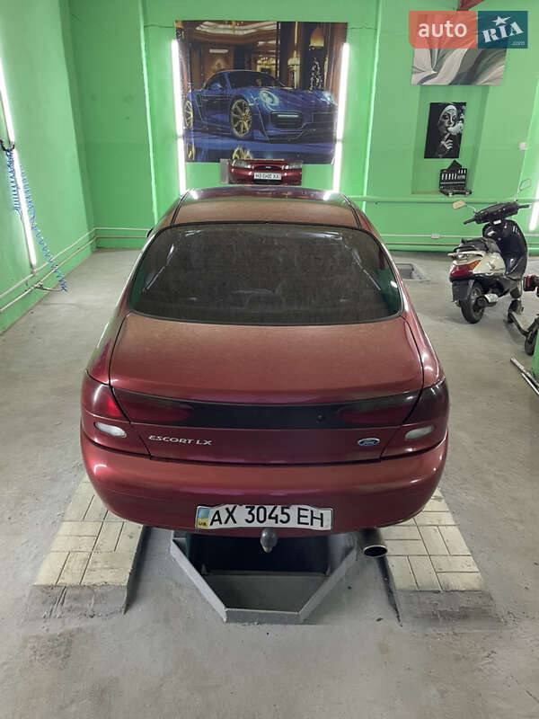 Седан Ford Escort 1996 в Краснокутске