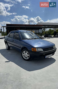 Хэтчбек Ford Escort 1990 в Звягеле
