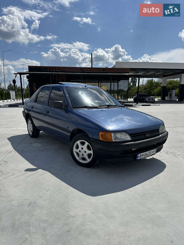 Хетчбек Ford Escort 1990 в Звягелі