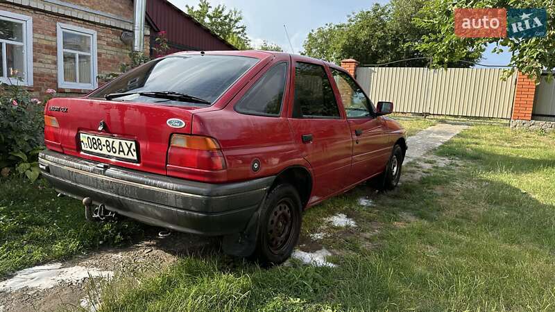 Седан Ford Escort 1991 в Каневе