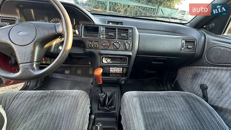 Седан Ford Escort 1991 в Каневе