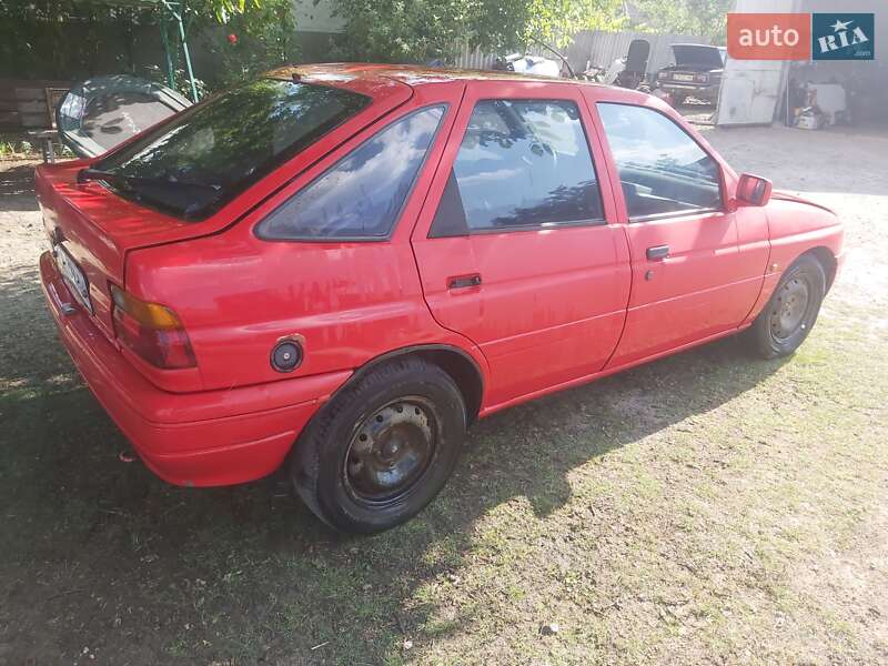 Хэтчбек Ford Escort 1990 в Умани