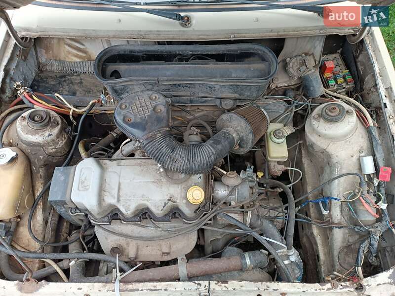 Хэтчбек Ford Escort 1983 в Синельниково