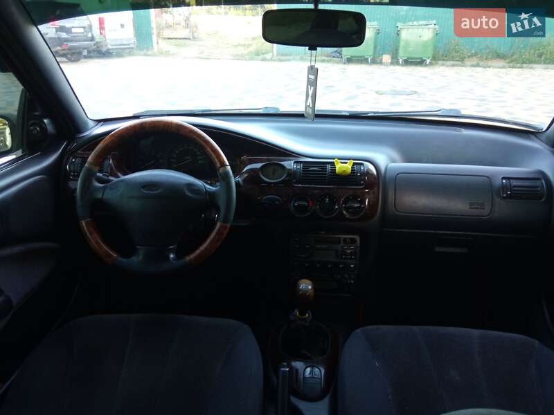 Хэтчбек Ford Escort 1998 в Виннице