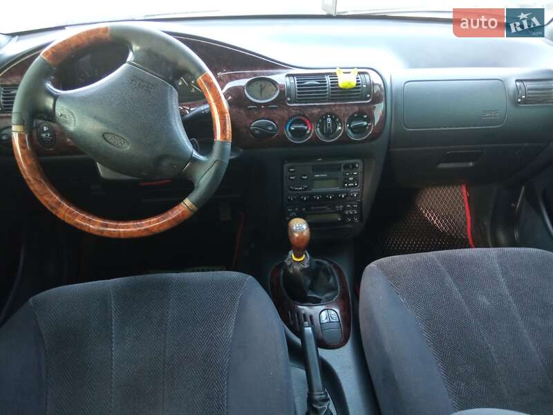 Хэтчбек Ford Escort 1998 в Виннице