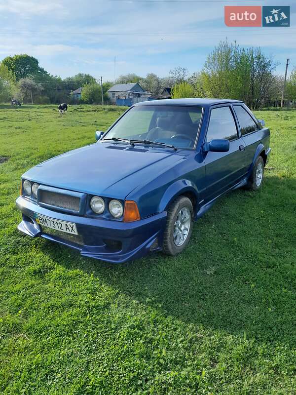 Хэтчбек Ford Escort 1985 в Глухове