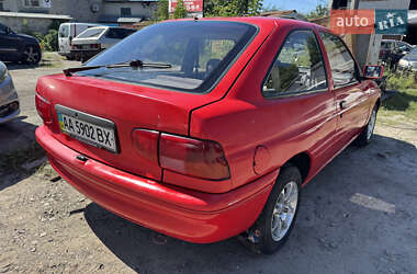 Хэтчбек Ford Escort 1993 в 