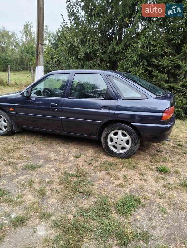 Хэтчбек Ford Escort 1996 в Черновцах