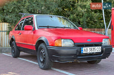 Хэтчбек Ford Escort 1989 в 