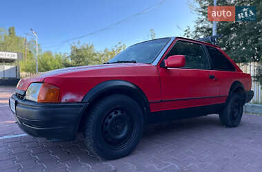 Хэтчбек Ford Escort 1989 в 