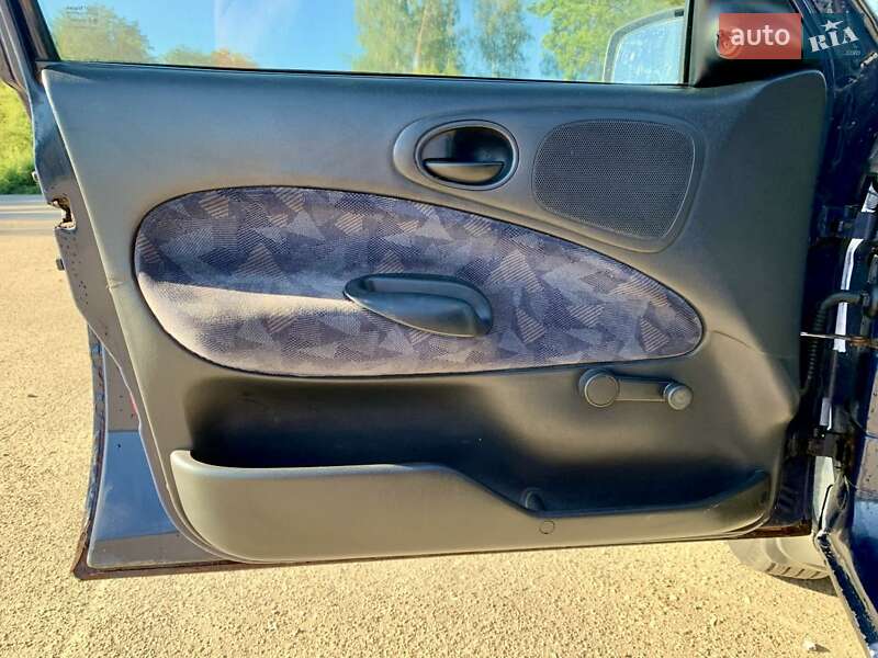 Хетчбек Ford Escort 1995 в Старому Самборі