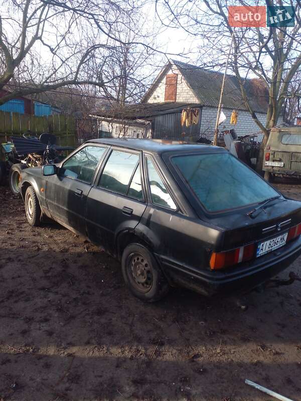 Хэтчбек Ford Escort 1988 в Березане