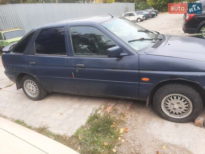 Хэтчбек Ford Escort 1995 в Запорожье фото 4 Хэтчбек Ford Escort 1995 в Запорожье