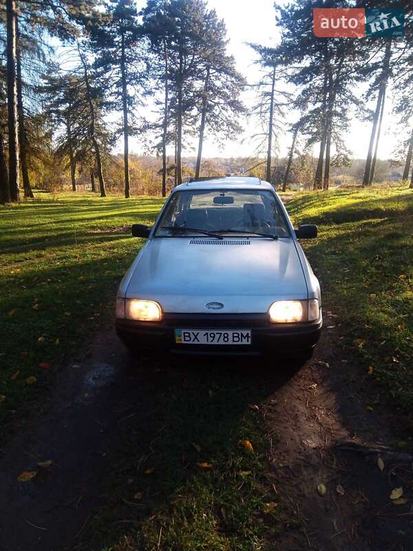 Хетчбек Ford Escort 1987 в Ярмолинцях