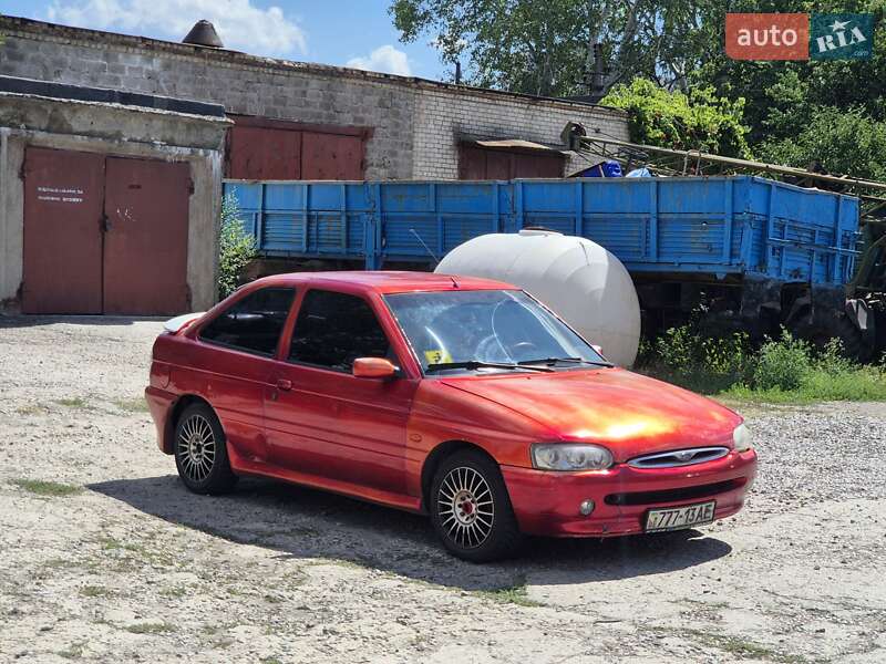 Купе Ford Escort 1996 в Дніпрі