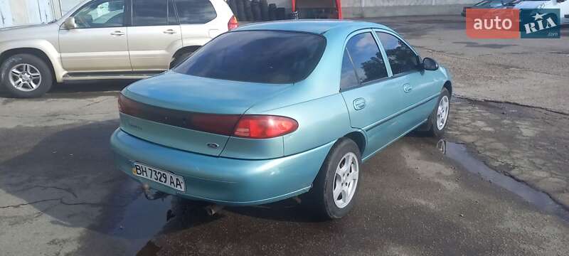 Седан Ford Escort 1999 в Измаиле