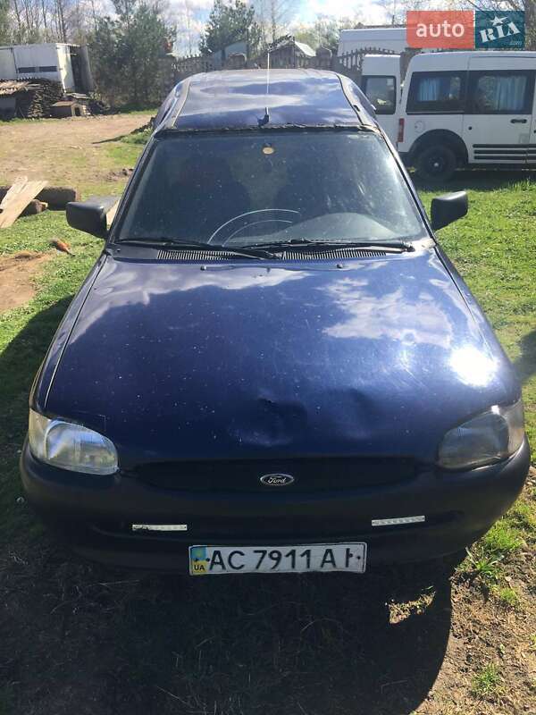 Хэтчбек Ford Escort 1999 в Долине