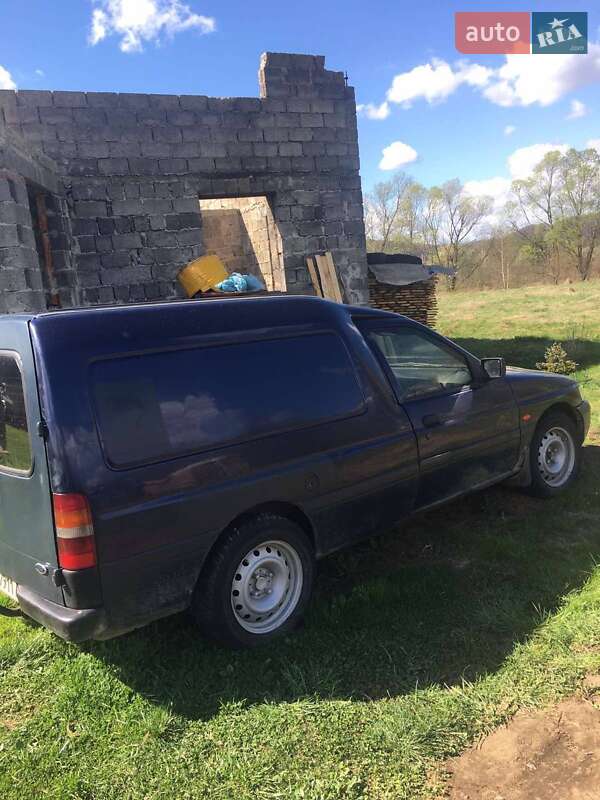 Хэтчбек Ford Escort 1999 в Долине
