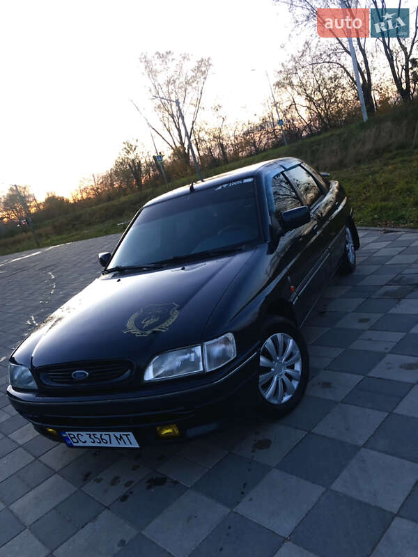Хэтчбек Ford Escort 1994 в Самборе фото Хэтчбек Ford Escort 1994 в Самборе