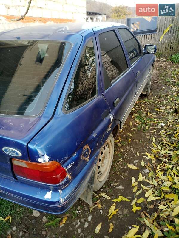 Хэтчбек Ford Escort 1991 в Тячеве фото Хэтчбек Ford Escort 1991 в Тячеве