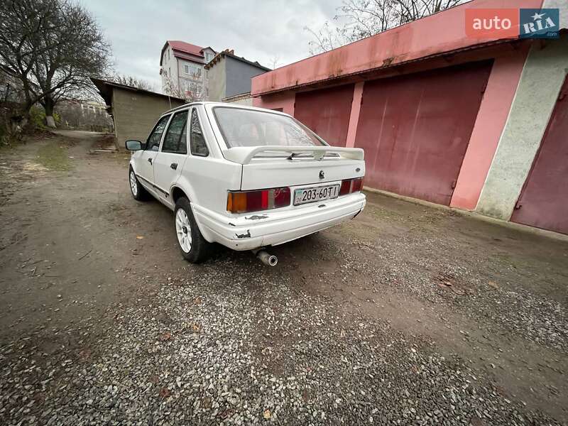 Ліфтбек Ford Escort 1987 в Славуті